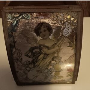 VINTAGE 1997 ENESCO MUSIC BOX.